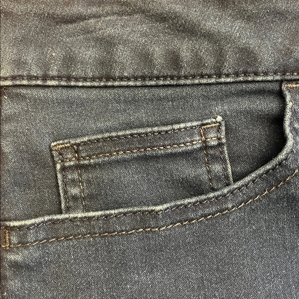 Women's Size 10 Mid Rise Lee Riders Bermuda Shorts - Picture 6 of 9